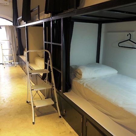 Seek Sleep Hostel Bangkok Bagian luar foto
