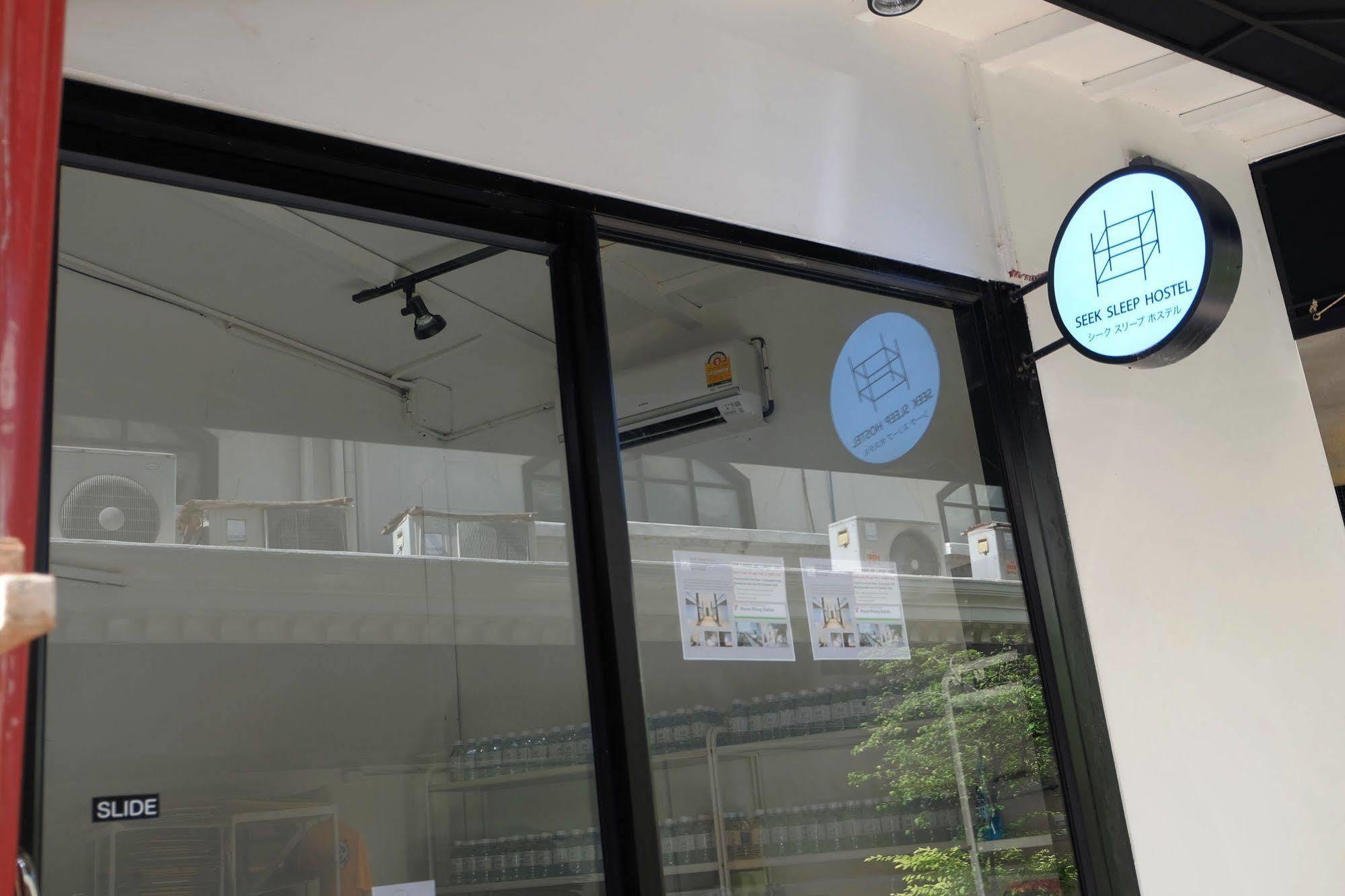 Seek Sleep Hostel Bangkok Bagian luar foto